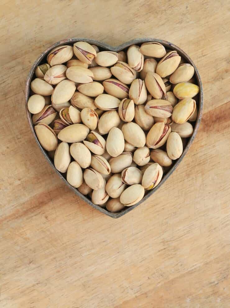 پسته اکبری باسکول با دانه‌ های خندان و طبیعی